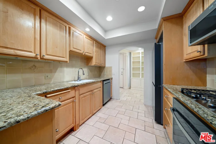 1830 Pelham Avenue #204 photo 18