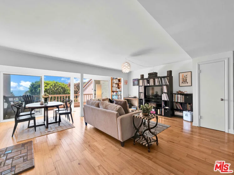 23922 De Ville Way #B photo 1