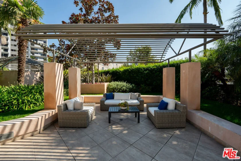 10490 Wilshire Boulevard #1402 photo 34
