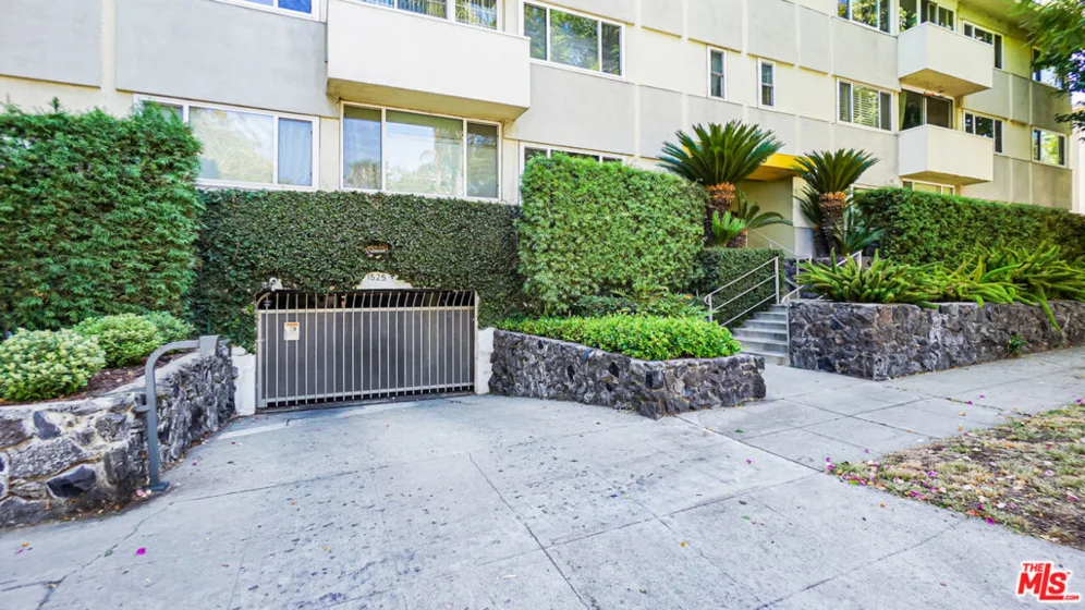 1525 N Hayworth Avenue #204 photo 33