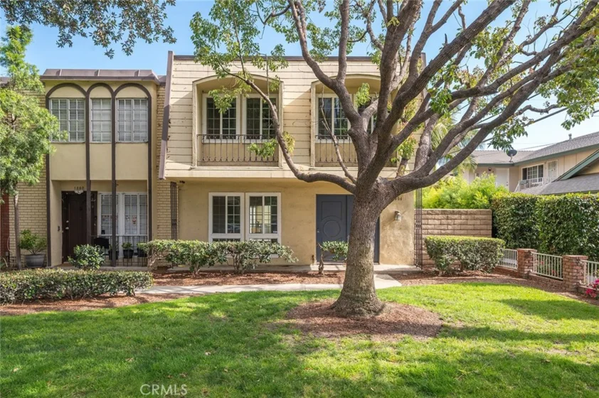 1804 W Glenoaks Avenue photo 2
