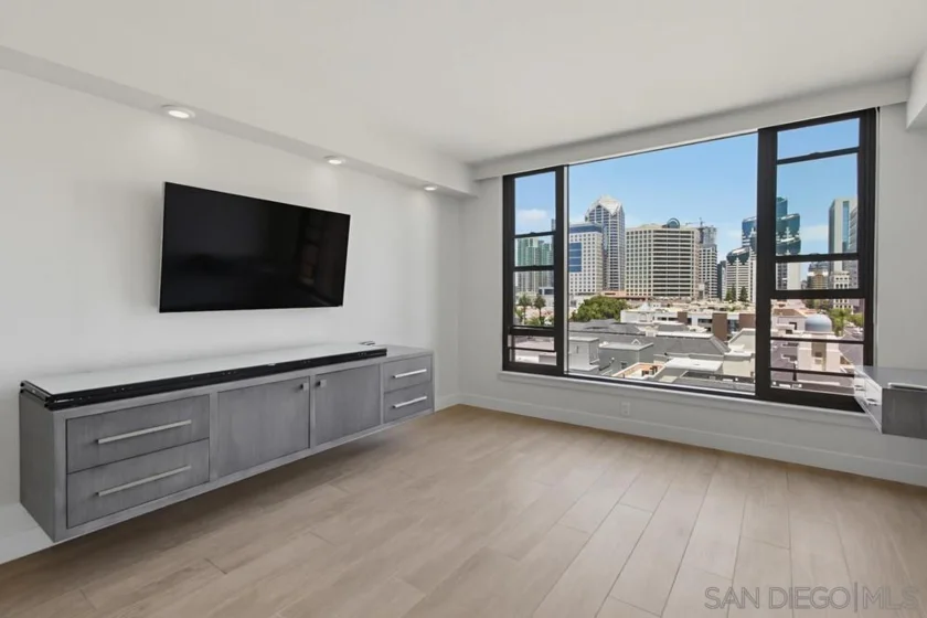 500 W Harbor #905 photo 14