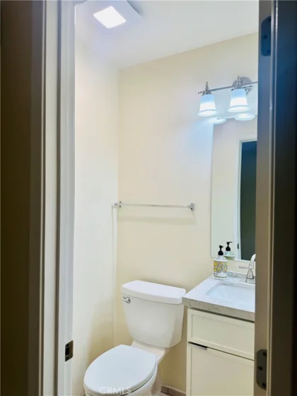 1008 Las Lomas Unit C photo 3
