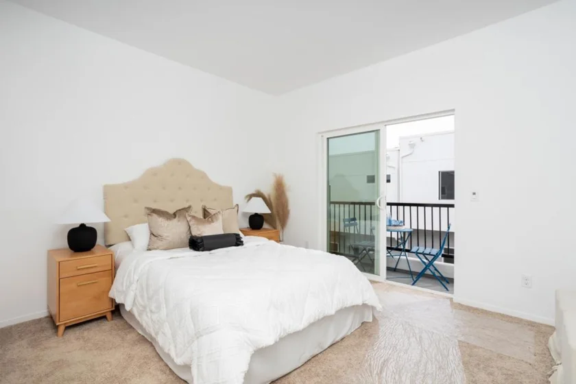 4986 Ocean View Boulevard photo 14