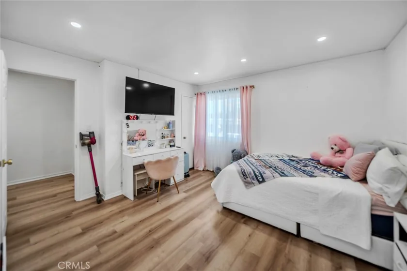 13412 Burbank photo 14