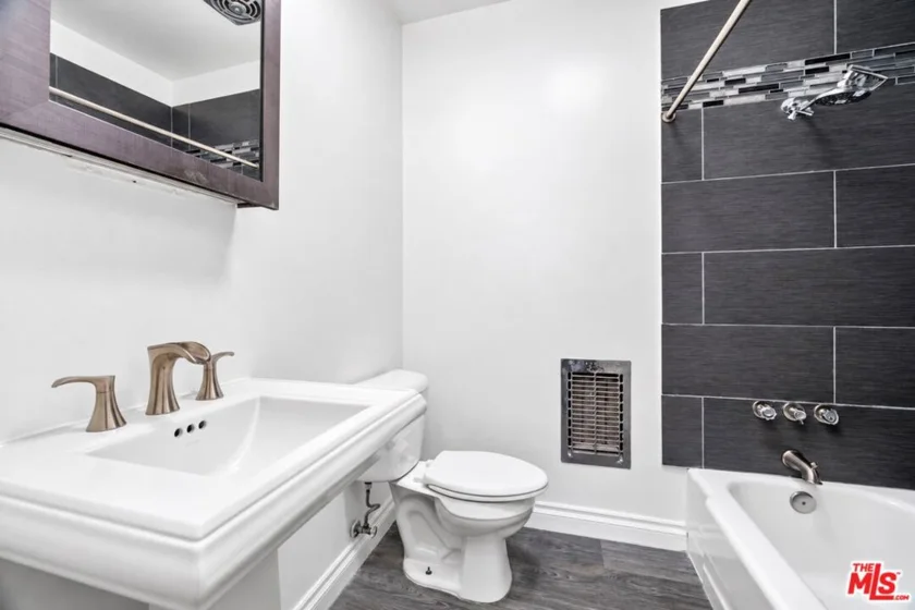 6160 Whitsett Avenue #10 photo 17
