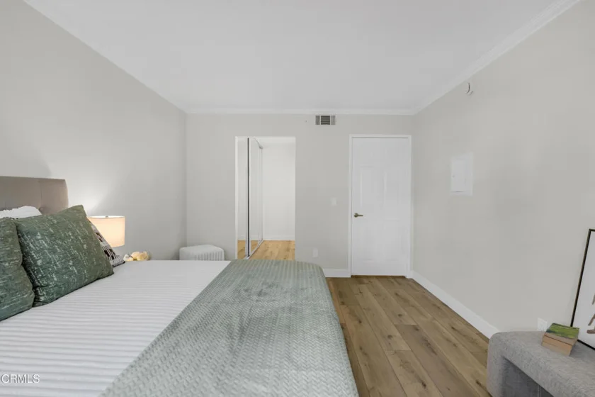 5500 Owensmouth Avenue #104 photo 14