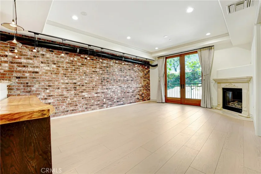 333 N Hill Avenue #203 photo 7