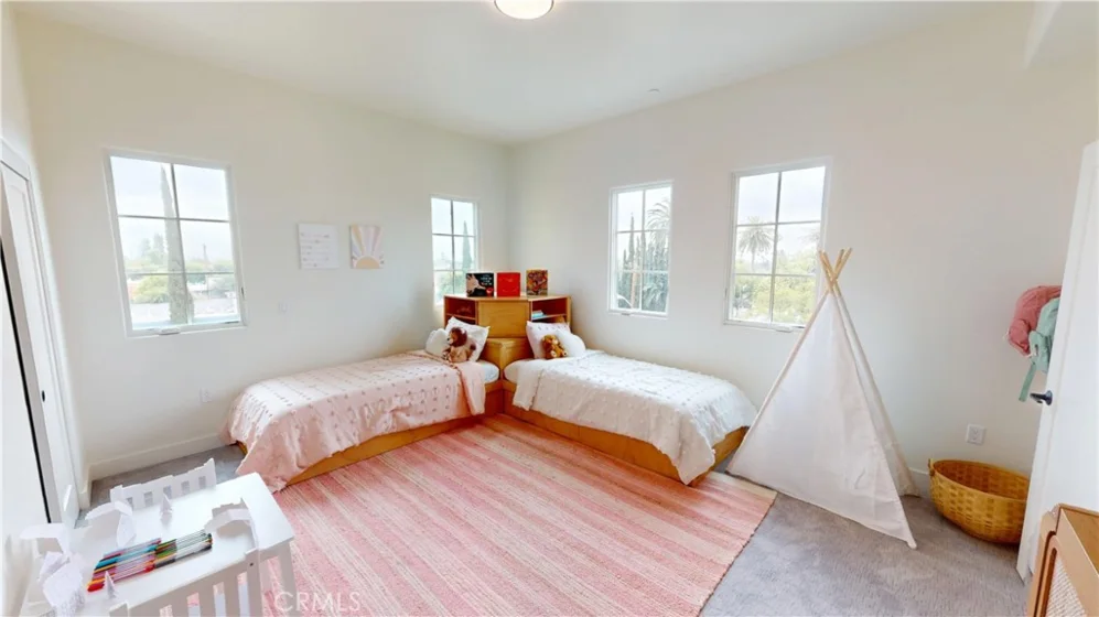 1878 E Walnut Street #213 photo 12