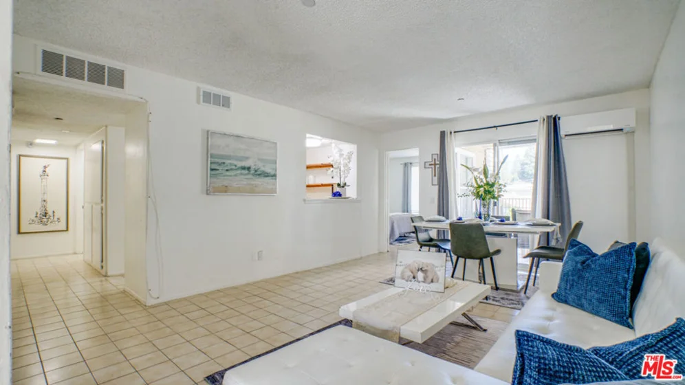 302 E Chestnut Avenue #215 photo 3