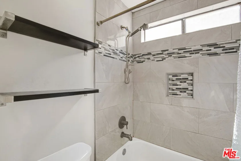 20920 Community Street #10 photo 16