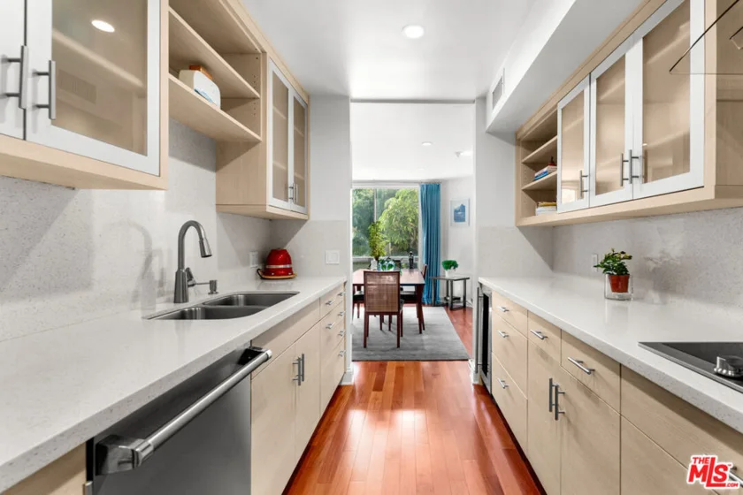 851 N Kings Road #102 photo 10