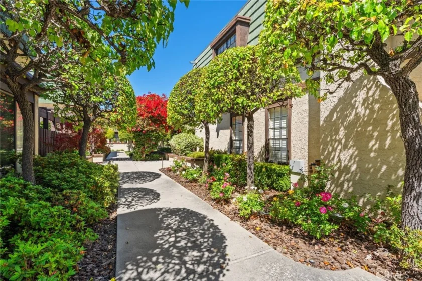 885 S Orange Grove #2 photo 2