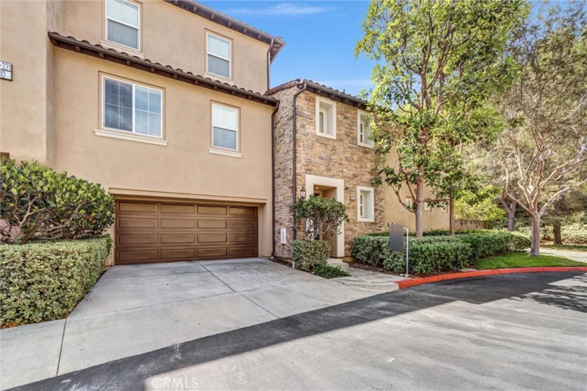 231 Lonetree photo 2