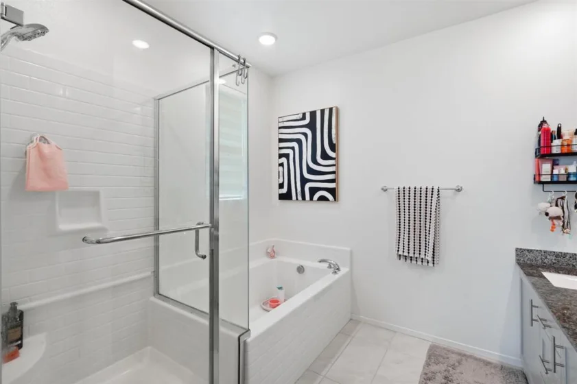 5491 Seacliff Place #108 photo 29
