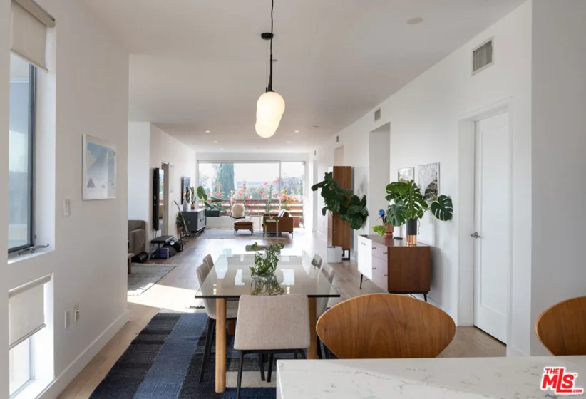 547 N Kings Road #301 photo 1