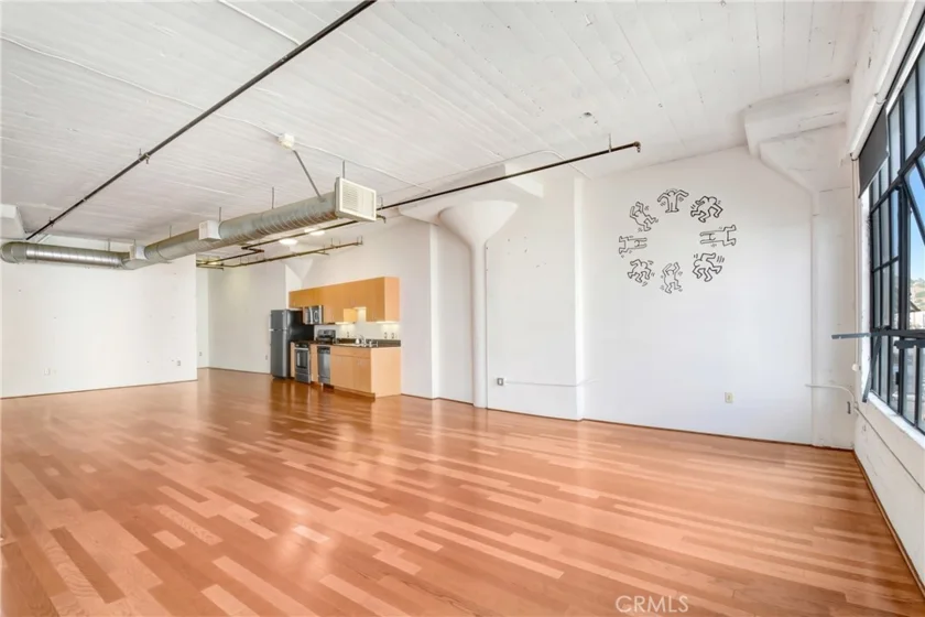 200 N San Fernando photo 15