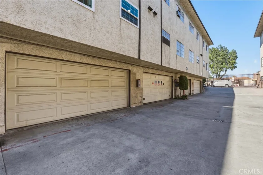 8927 Cedros #14 photo 28