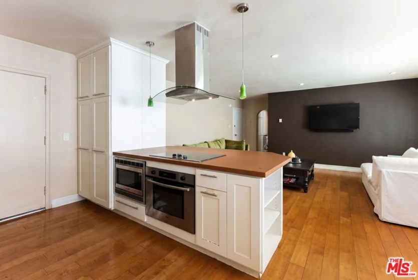960 Larrabee Street #124 photo 5