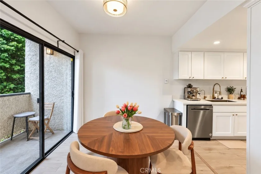 17914 Magnolia Boulevard #135 photo 5