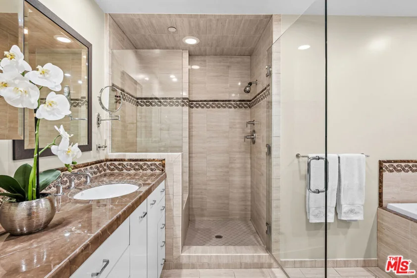 10601 Wilshire Boulevard #702 photo 12