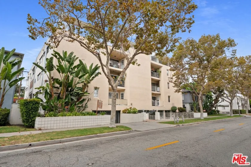 423 S Rexford Drive #305 photo 15