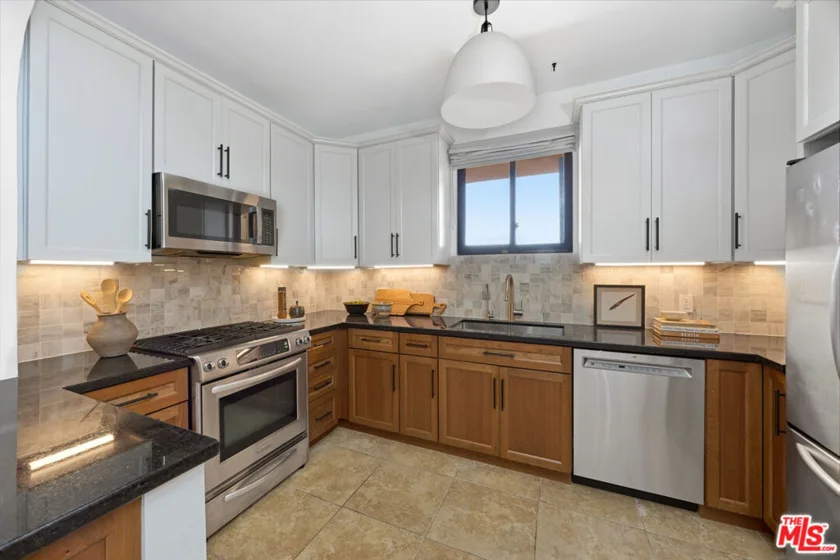 828 N Hudson Avenue #214 photo 25