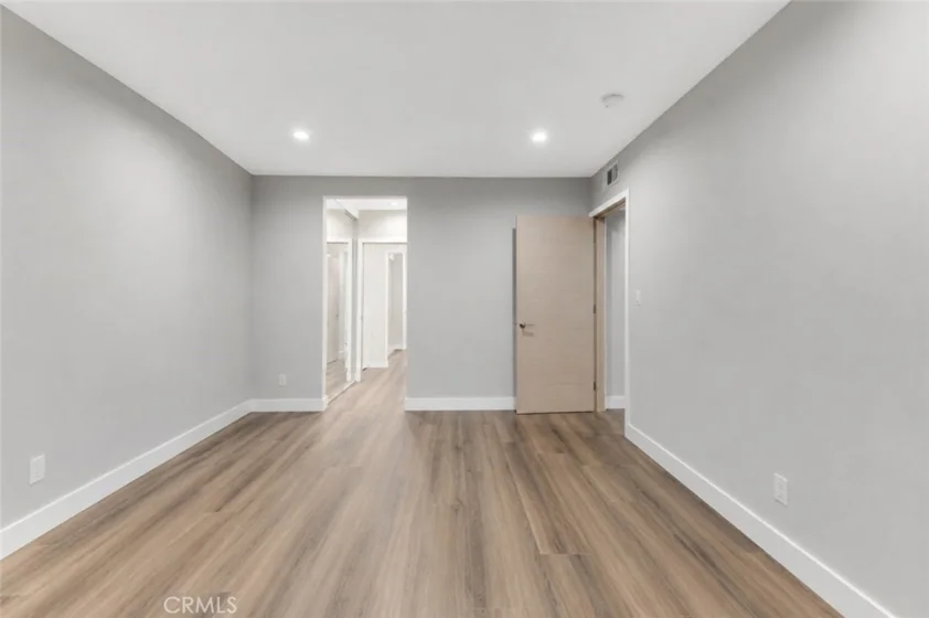 15344 Weddington Street #102 photo 27