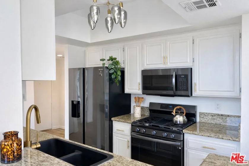 13920 Moorpark Street #308 photo 5
