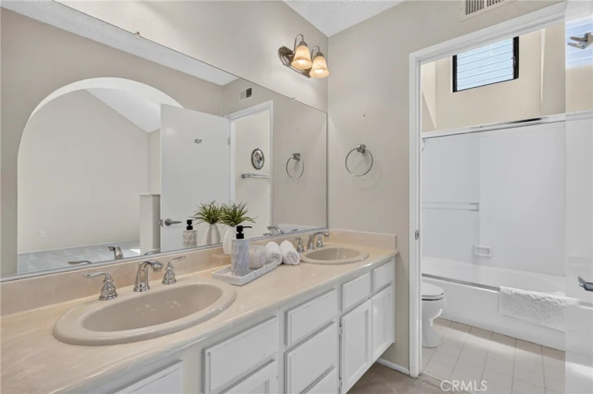 1150 W Capitol Drive #101 photo 22