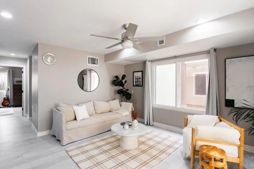 2828 Famosa Boulevard #104 photo 1