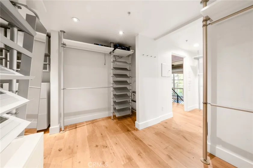 1037 N Laurel Avenue #11B photo 23