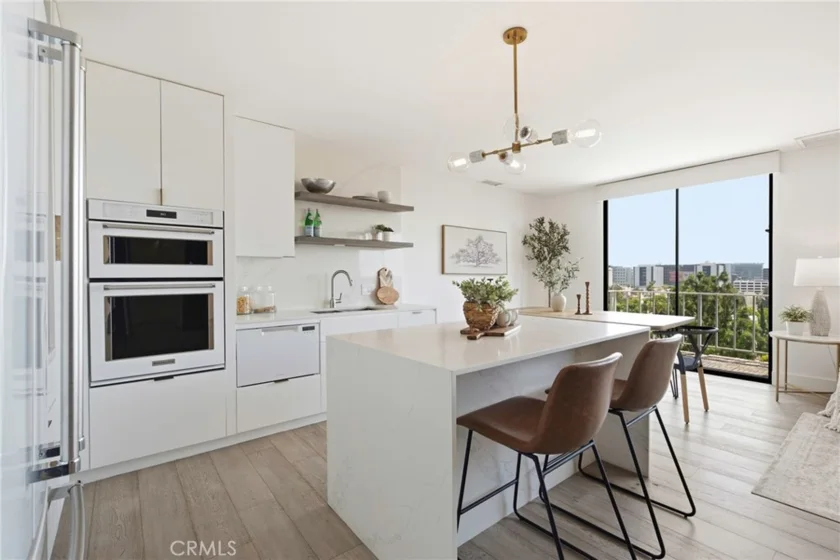 100 S Doheny #707 photo 1