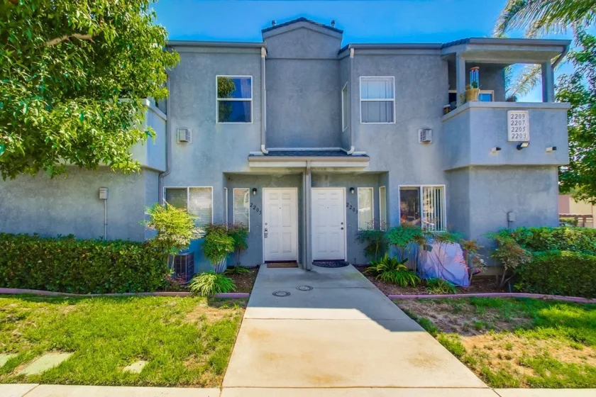 2205 Howard Avenue photo 1