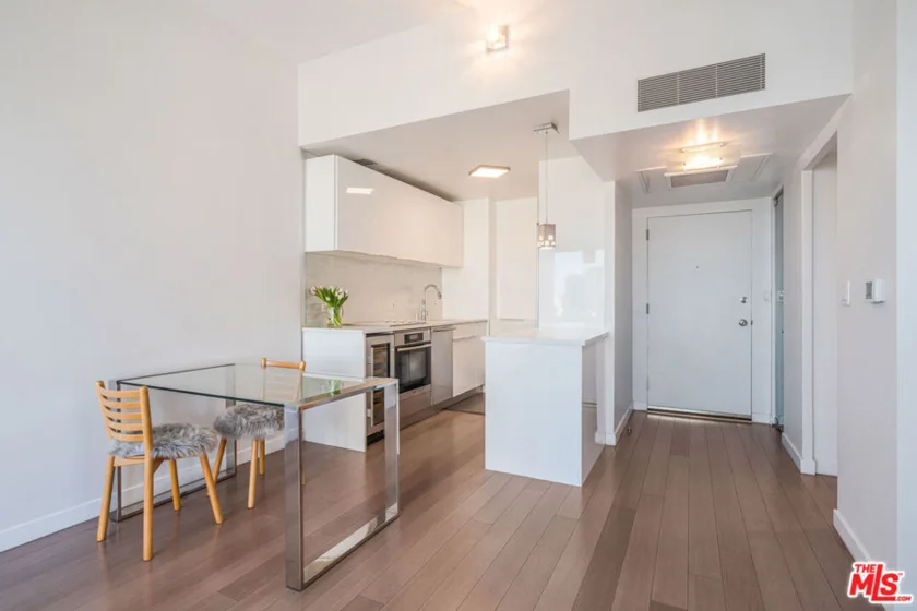 10501 Wilshire Boulevard #1904 photo 6