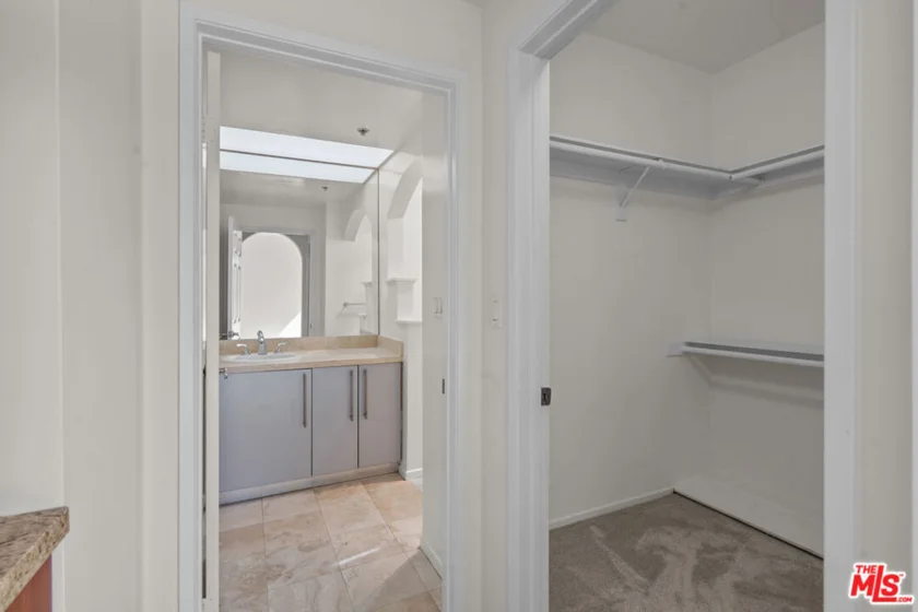 620 S Gramercy Place #301 photo 15