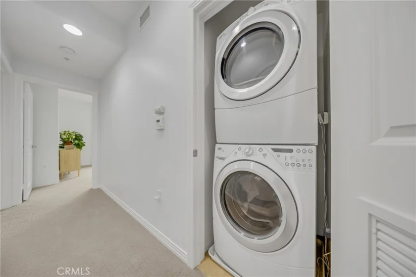 931 E Walnut #307 photo 18