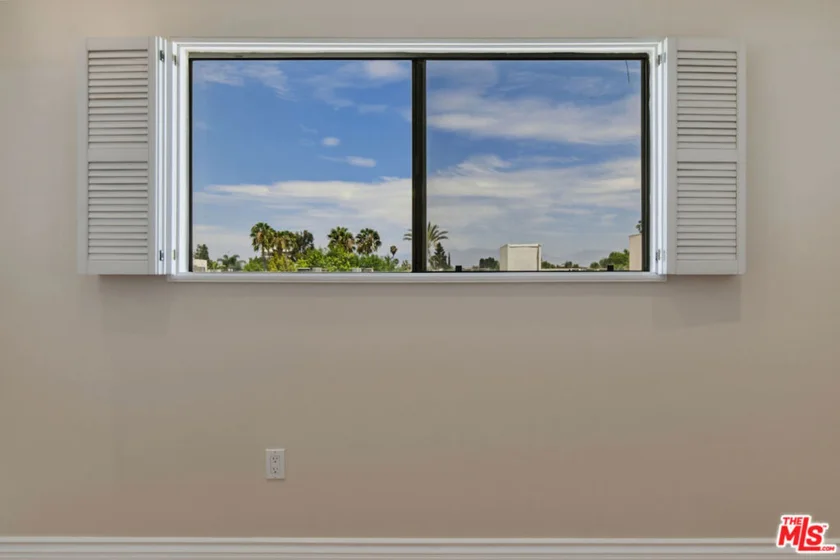 4443 Ventura Canyon Avenue #304 photo 32