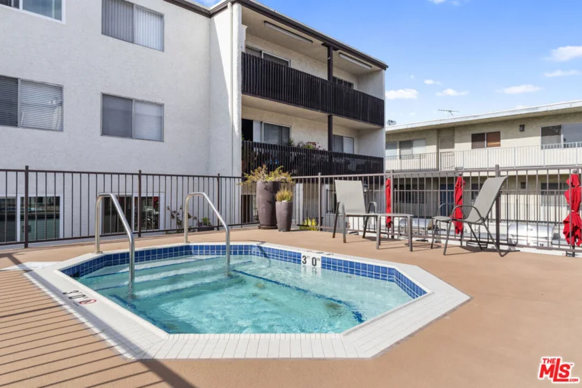 5334 Lindley Avenue #340 photo 8