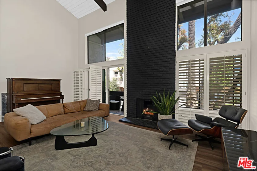 1925 S Beverly Glen Boulevard #40 photo 3