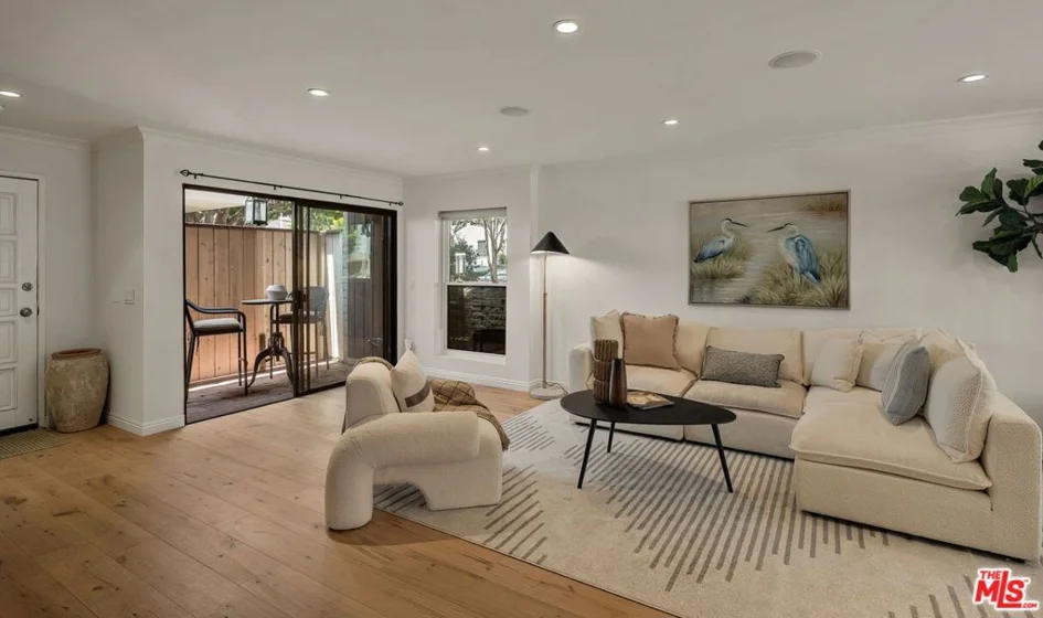 914 2nd Street #A photo 2