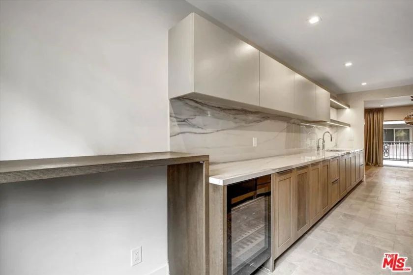 439 N Doheny Drive #204 photo 18