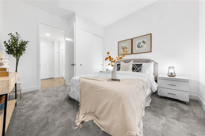 709 E Walnut Street #214 photo 18