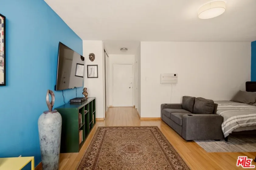 960 Larrabee Street #117 photo 8