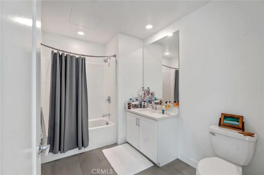 4600 Rivington photo 20