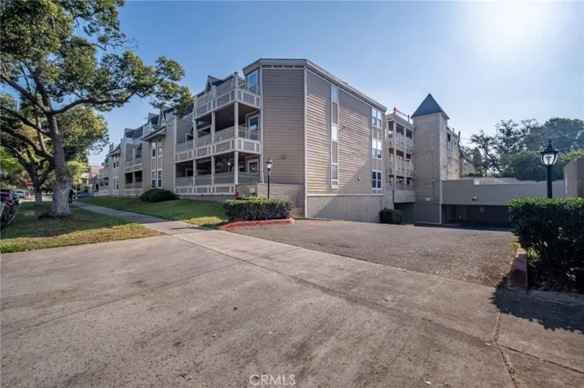 300 E Chestnut Ave. Unit #205 photo 18
