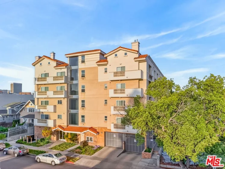 1026 S Oxford Avenue #302 photo 1