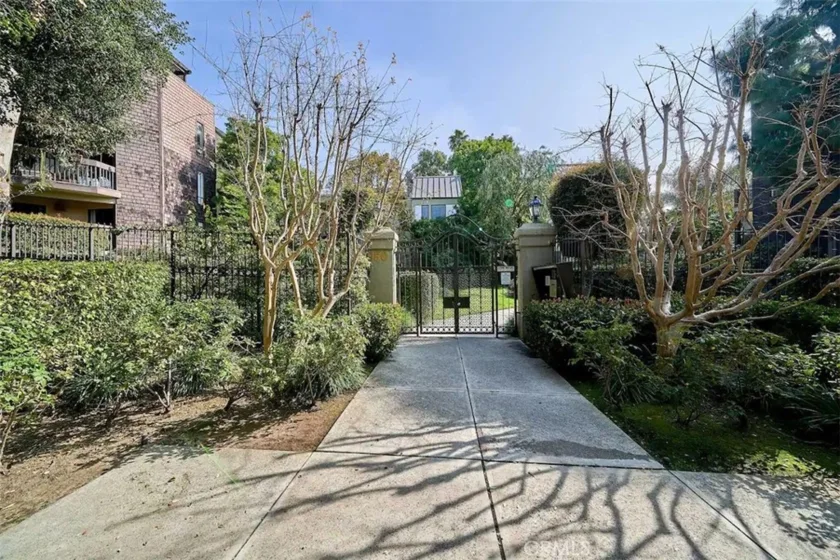 950 N Kings Road #45 photo 31