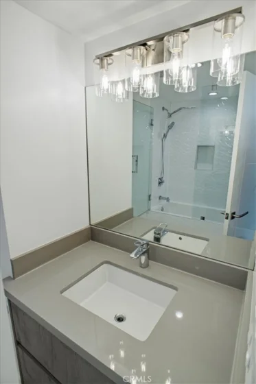 829 N Martel #4 photo 3