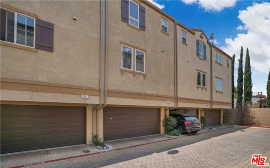 14120 W Willow Lane photo 5